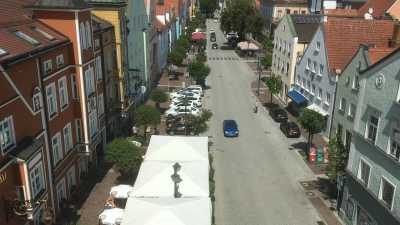 Die Laufstrecke führt durch die Lange Zeile (Foto), den Schönen Turm und Teile der Landshuter Straße. (Archivbild: sbg)