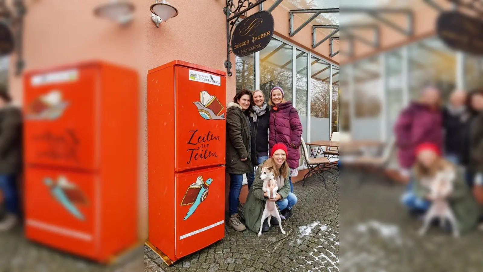 Der Bücherkühli steht jetzt vorm „Süßen Zauber” in Söcking. Inhaberin Elena Wupper (links),  Lilian Kura, Stephanie Moder und Anja Moritz von der Initiative „Starnberger Bücherschrank freuen sich über den neuen Standort. (Foto: Lilian Kura)