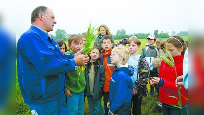 Verschiedene Getreidesorten lernten die Kinder auf dem Krauthof kennen. (Foto: pi)