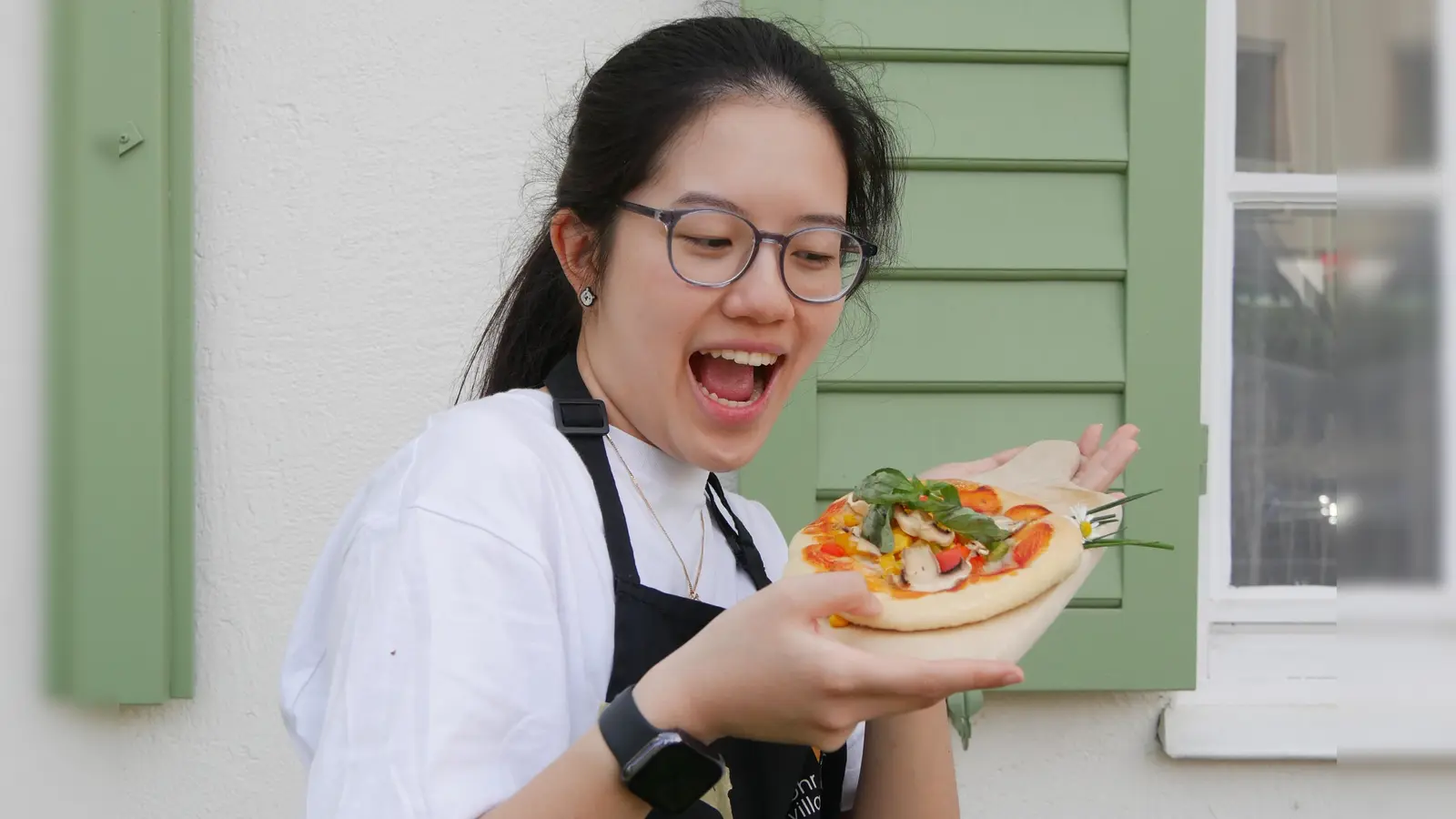 Verona Hong „rettet” Lebensmittel vor dem Weggeworfenwerden und kocht zusammen mit Freiwilligen leckere Mahlzeiten daraus.  (Foto: Mohr-Villa)