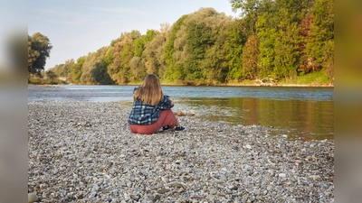 Trauer macht einsam. Mit ihrer Trauerbegleitung Lacrima helfen die Johanniter künftig auch jungen Erwachsenen zwischen 18 und 27 Jahren. (Foto: Johanniter/Helena Heilig)