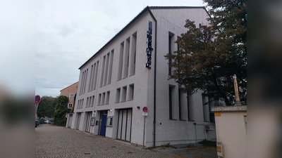 Die Zukunft des FestSpielHauses in der Rosenheimer Straße ist gesichert. (Foto: bas)