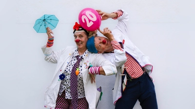 Bereits seit 20 Jahren zaubern die KlinikClowns kranken Menschen in Starnberg ein Lächeln ins Gesicht. (Foto: Susanne Heiker)