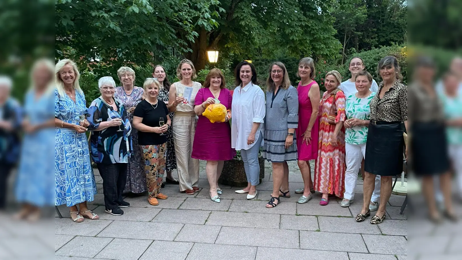 Die Mitglieder der Frauen Union Starnberg sammelten bei ihrer Jahreshauptversammlung für den Kinderschutzbund. (Foto: Frauen Union Starnberg)