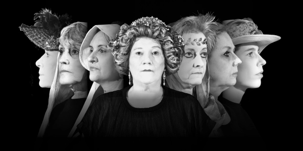 Von Kassandra, der Seherin aus Troja, bis hin zu Franziska Gräfin zu Reventlow, der „Schwabinger Gräfin“, sind einige Frauen auf der Bühne mit dem zu hören, was sie zu sagen haben. (Foto: Theater in der Au. )