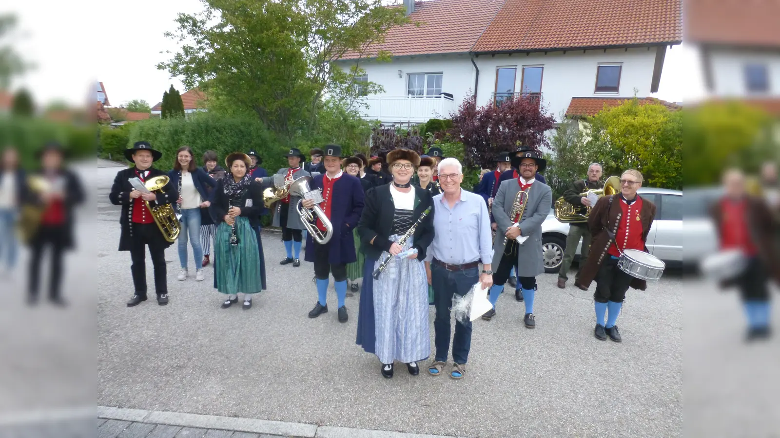 Jubilar Georg Eberhart freute sich über das Überraschungsständchen zu seinem 60. Geburtstag. (Foto: Verein)