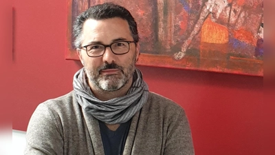 In „Abgerungen” nimmt ein Schriftsteller (Bruno Lehan) den Auftrag an, ein Theaterstück über den Pallottinerpater Richard Henkes zu schreiben. (Foto: WeG-Initiative Vallendar)