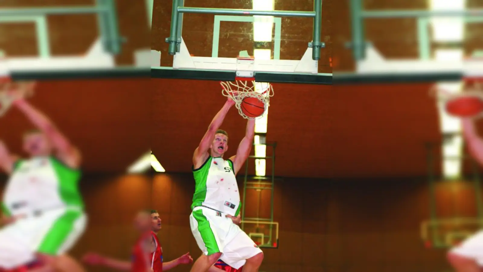 Im Spitzenspiel gegen Weilheim ein toller „Dunk” von DJK-Spieler Roman Wölfel. (Foto: Helmut Handwerker)