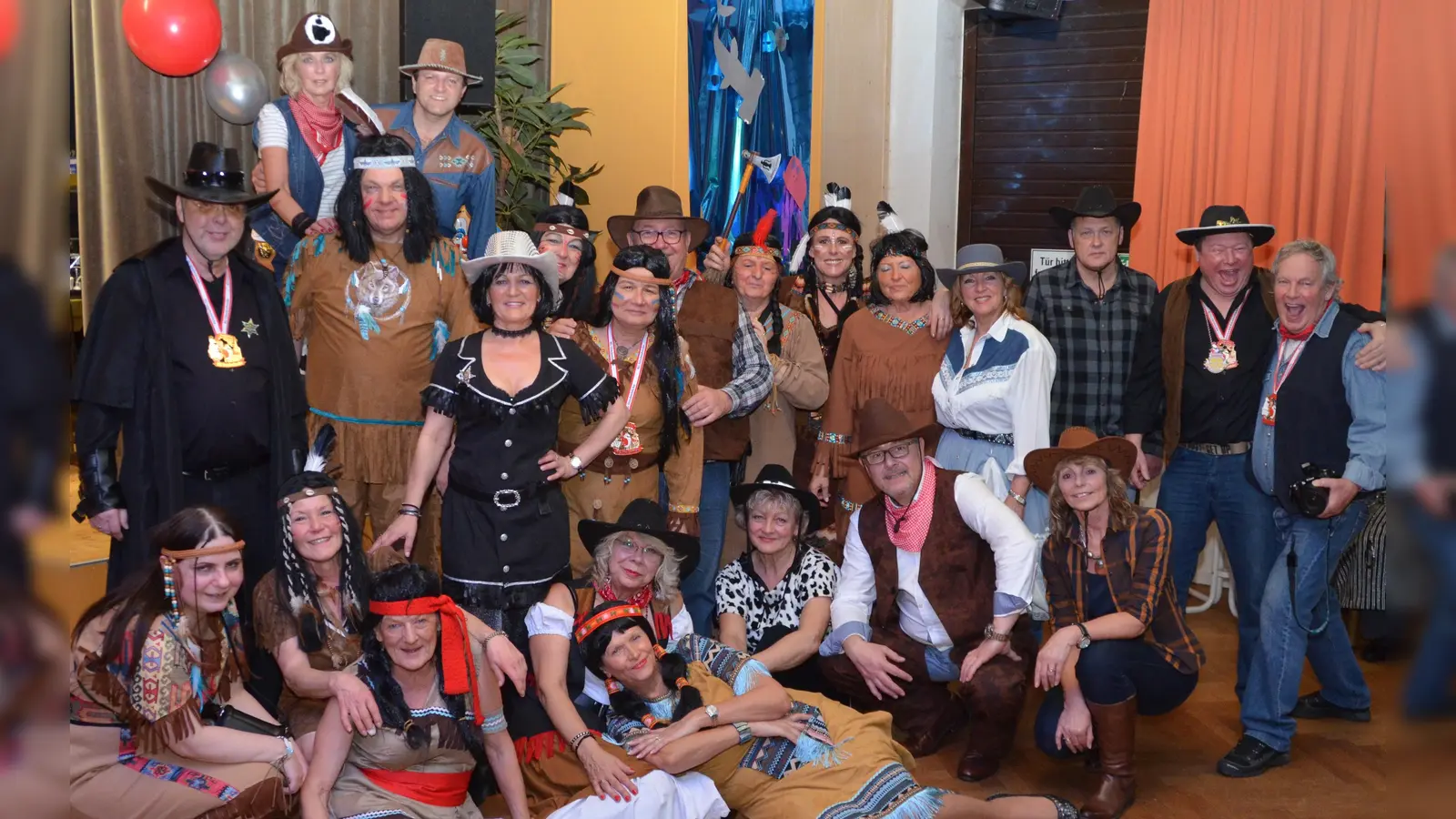 Die Truderinger Böllerschützen freuen sich auf jeden Faschingsnarr am kommenden Samstag, 23. Februar, mit und ohne Kostüm. (Foto: privat)