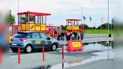 Die Finalisten mussten unter anderem auf der Schleuderplatte ihr Können unter Beweis stellen. (Foto: nw)
