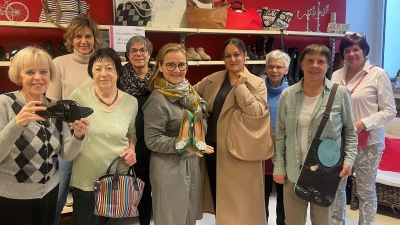 Aus der ehemaligen Schuhabteilung wird die Kinderecke in der Klawotte in der Alten Landstraße. Das neue und alte Team freuen sich auf vielen Spenden.  (Foto: hw)