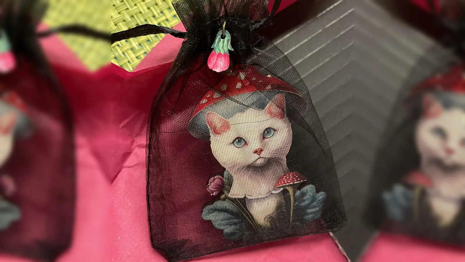 Coole Mode und witzige Accessoires findet man auf dem Ladies Night-Basar in Neubiberg. (Foto: hw)
