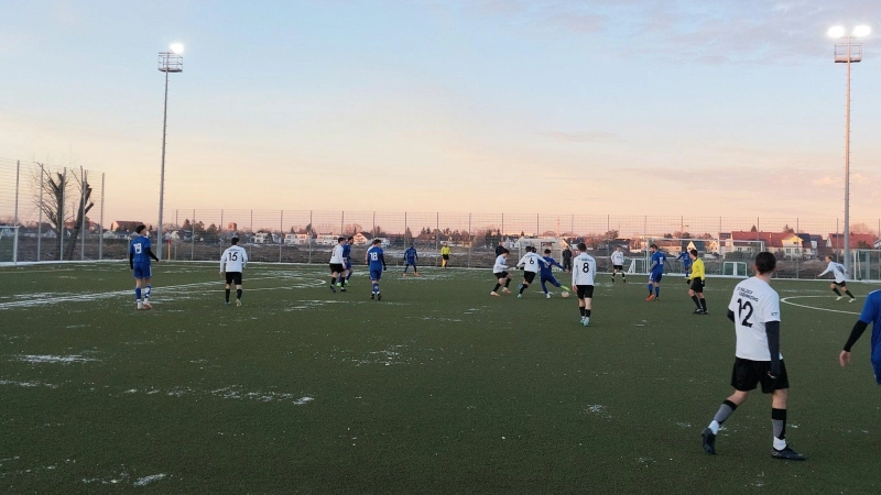 Auch die SpVgg Feldmoching (blau) hat es ins Halbfinale des Kreispokals geschafft. (Archivbild: bas)