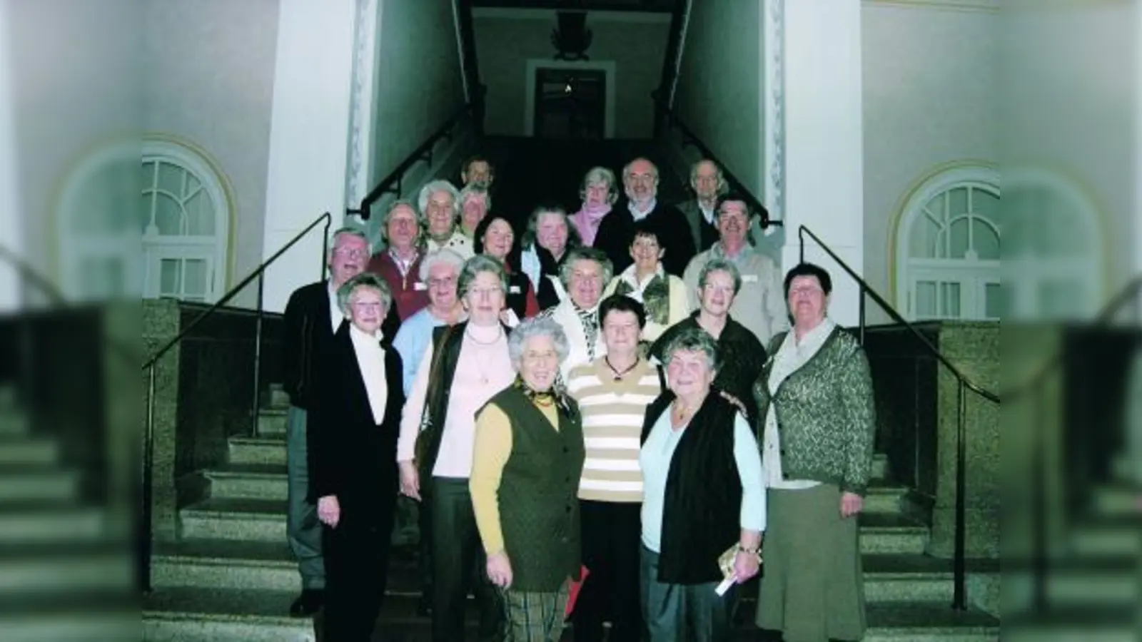 Die Mitglieder des Seniorenclubs der Arbeiterwohlfahrt (AWO) des Ortsvereins Pasing und des AWO‑Ortsvereins Laim im Bayerischen Landtag. (Foto: pi)