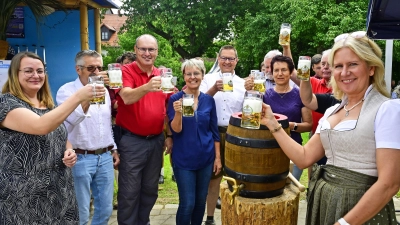 Ein Prost auf den Zusammenhalt in Langbach! (Foto: R. Lex)