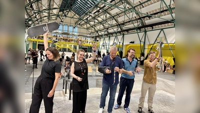 „Eröffnet!” Geschäftsführerin Ingrid Gasser, Baureferentin Jeanne-Marie Ehbauer, Oberbürgermeister Dieter Reiter, Sportreferent Florian Kraus und Co-Geschäftsführer Adrien Hannart schnitten das symbolische Eröffnungsband durch. (Foto: Ulrike Seiffert)