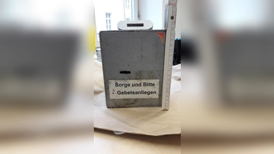 Der Diebstahl dieses aufgefundenen Opferstocks wurde bei der Münchner Polizei bislang nicht angezeigt.<br> (Foto: Polizei München)