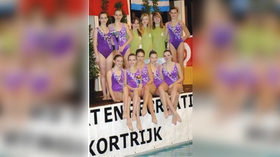 Die Bayern-Auswahl mit Eintracht-Nixe Katharina Brunner aus Karlsfeld bei den „17. Flanders-Synchro-Open“ in Kortrijk (Belgien). (Foto: pi)