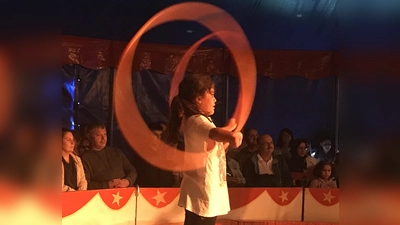 Die Projektwoche der Grundschule an der Walliser Straße führte die Kinder in die Manege des Familienzirkus' Galliano. (Foto: Christine Durst/GS Walliser)