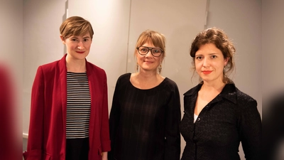 Die drei Veranstalterinnen von LIX (v. l.), Rebecca Faber, Raphaela Bardutzky und Christina Madenach, freuen sich wieder auf drei Gäste. (Foto: Franziskus Büscher)