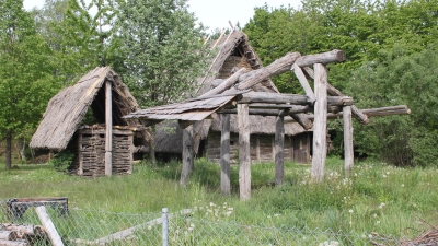 Das Freilichtmuseum Bajuwarenhof kann man bei einer Führung entdecken. (Archivbild: bas)