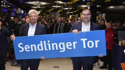 Oberbürgermeister Reiter (l.) eröffnete gemeinsam mit MVG-Chef Ingo Wortmann die modernisierte Zwischenebene des U-Bahnhofes Sendlinger Tor.  (Foto: SWM/ MVG)