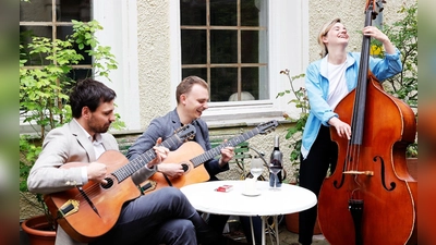 Die Gypsy-Jazz-Band „Collectif Django“ spielt am Sonntag, 29. Oktober ein Familienkonzert im Pfarrsaal St. Rupert. (Foto: Privat/Upstroke-music.de)