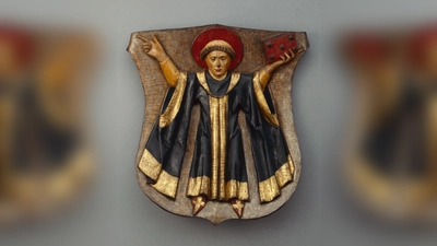 Das Wappen der Stadt aus dem Fest- und Tanzsaal des Alten Rathauses wurde 1477 von Erasmus Grasser aus Lindenholz gefertigt. (Foto: Patricia Fliegauf, © Münchner Stadtmuseum)