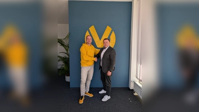 Andreas Hartmaier (re) unterstützt künftig den Vorstand des Erdweger Gewerbevereins um Marcus Ölsner. (Foto: coe)