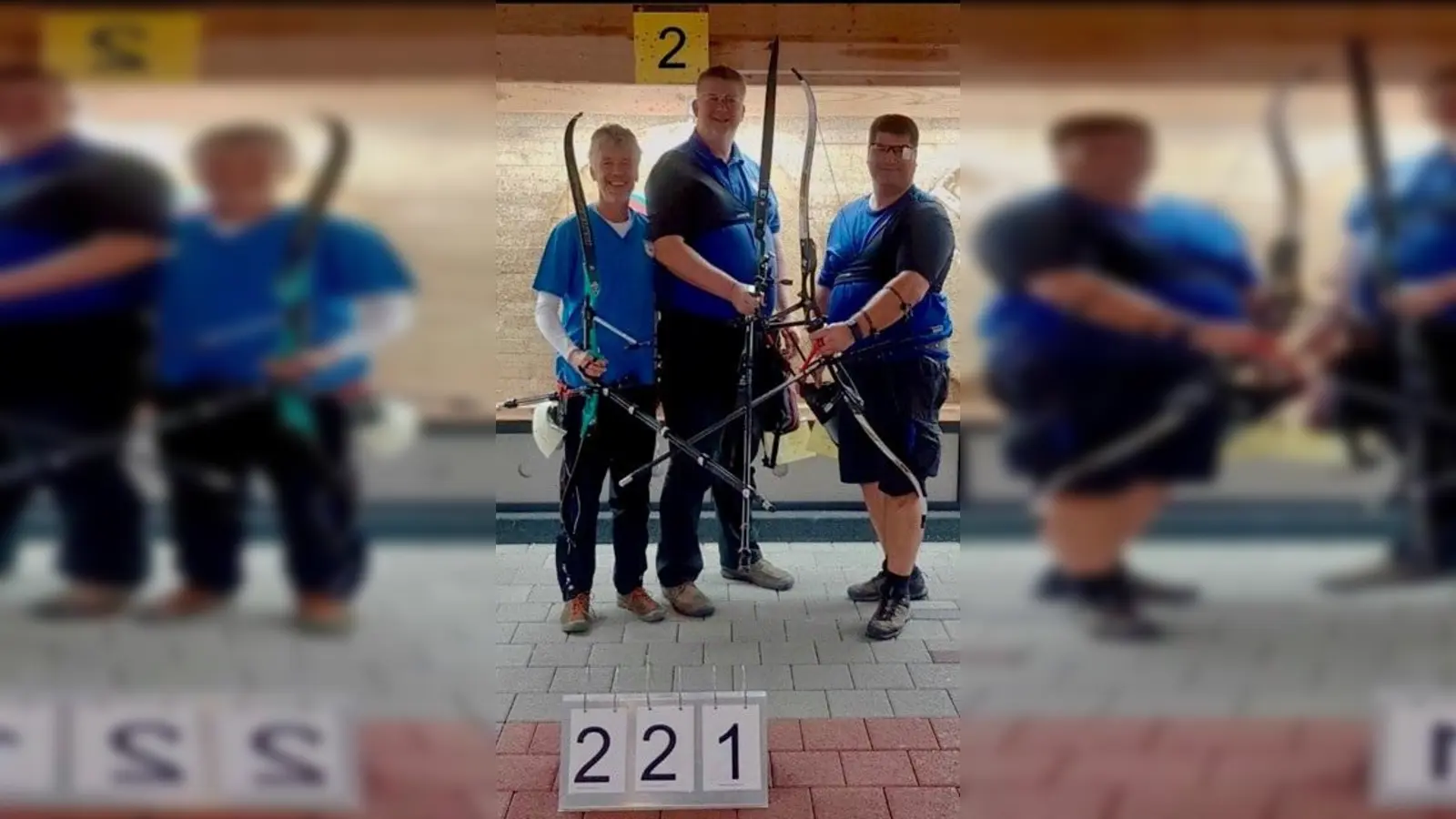 Trotz kurzer Vorbereitungszeit zeigten sich Jochen Kümpel (von links), Jens Tellmann und Christian  Rohe am Recurvebogen bereits in ausgezeichneter Verfassung. Im oberbayerischen Langenpreißig, nahe Erding, startete das Team des Sport-Clubs Unterpfaffenhofen-Germering erfolgreich in die neue Oberliga-Saison. (Foto: SCUG Bogenschützen Unterpfaffenhofen-Germering)