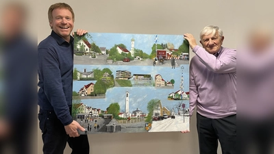 Der Künstler Günter Blust zeigt die markantesten Punkte von Kirchheim, Heimstetten und Hausen. Links der Aufsichtsratsvorsitzende der Kirchheim 2024 GmbH, Stephan Keck. (Foto: Lea Rochus/Kirchheim 2024 GmbH)