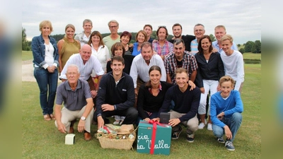 Die glücklichen Sieger der verschiedenen Spielklassen und Sonderwertungen. (Foto: GC)