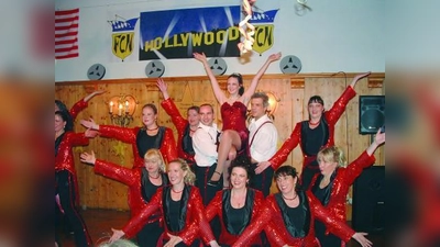 Der Glamour von Hollywood spiegelt sich nicht nur in den Kostümen der FCN-Garde, sondern auch in der Choreographie der Auftritte. (Foto: bb)