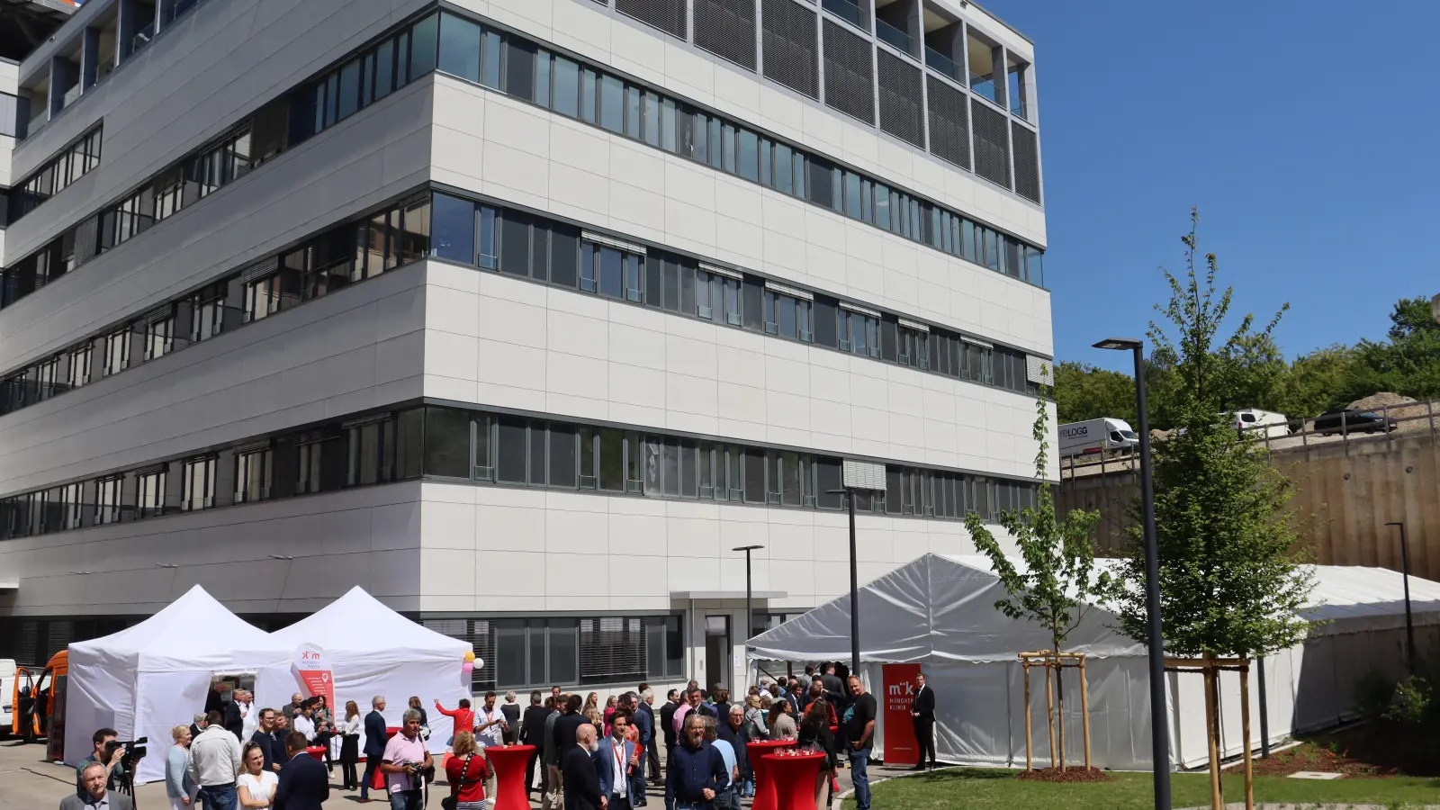 Rund 200 geladene Gäste kamen zur Einweihung des Erweiterungsbaus der München Klinik Bogenhausen. (Foto: bas)