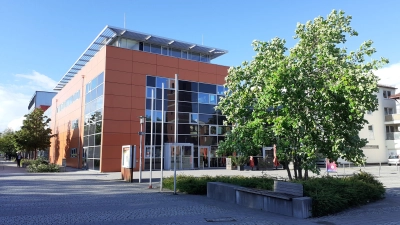 Der Platz vor dem Kulturhaus und das Innere des Gebäudes werden zum Schauplatz des „Sammazamm”-Sommerfestes.  (Foto: mha)