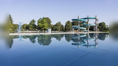 Auf dem Gelände des Michaelibads wird eine Geothermieanlage errichtet, die später einmal für 75.000 Münchner Wärme liefern soll.  (Foto: Robert Götz/SWM)