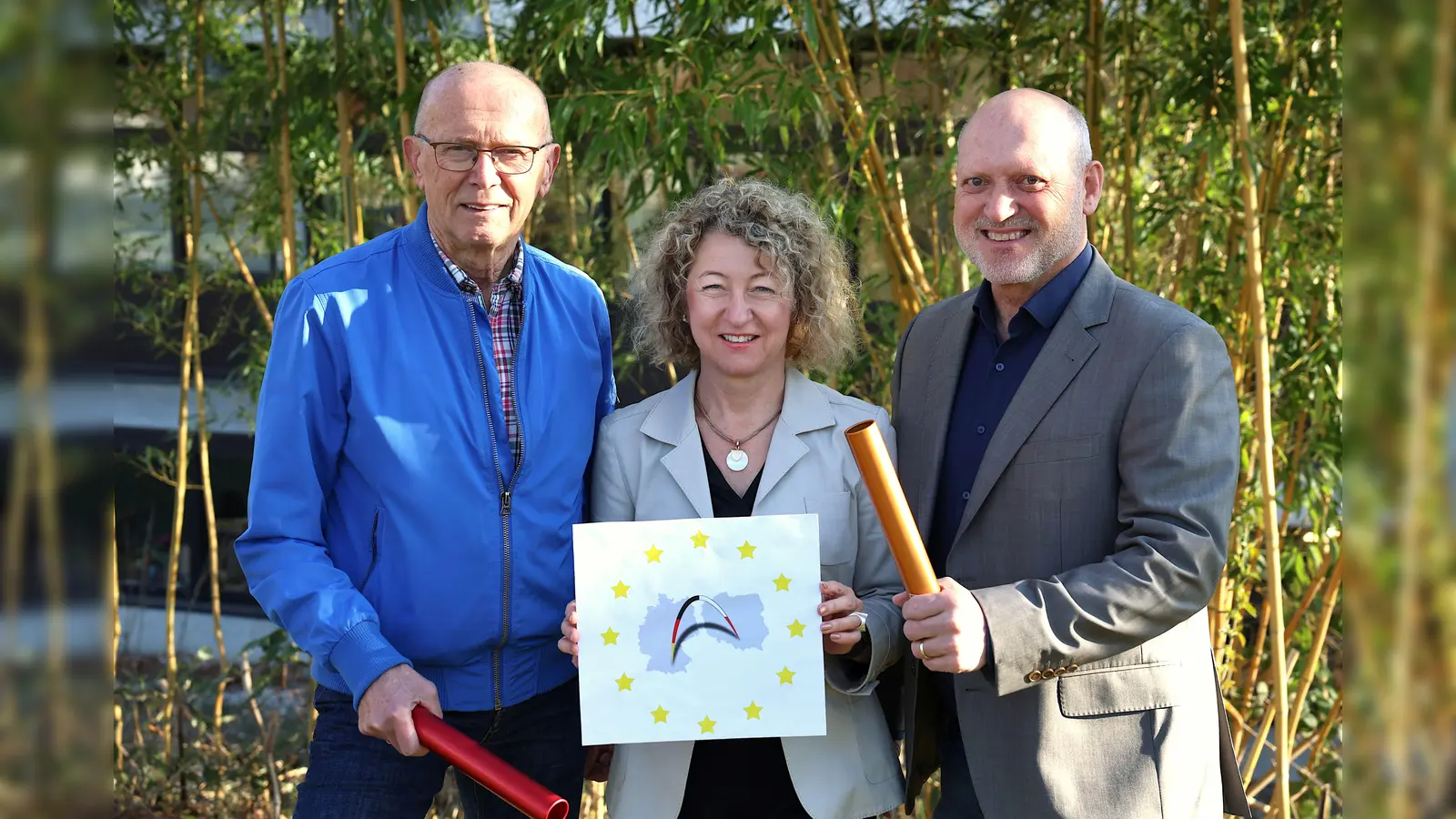 Das Organisationsteam in Dachau für den Staffellauf des Gedenkens und der Versöhnung: Michael Rauch, Bernadetta Czech-Sailer und Wolfgang Moll. (Foto: Landratsamt Dachau/Veronika Plajer)