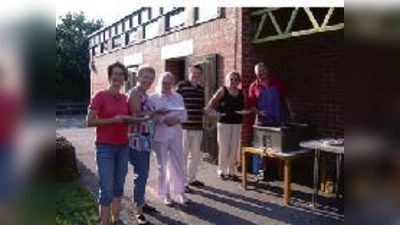 Gestärkt geht es in den Herbst: das Akkordeonorchester Freimann beim Grillfest.  (Foto: Verein)