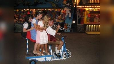 Die Gaudi-Buam vom Oberpfalzexpress sind beste Unterhaltung. Schon 2006 haben sie die Pasinger begeistert. (Foto: privat)