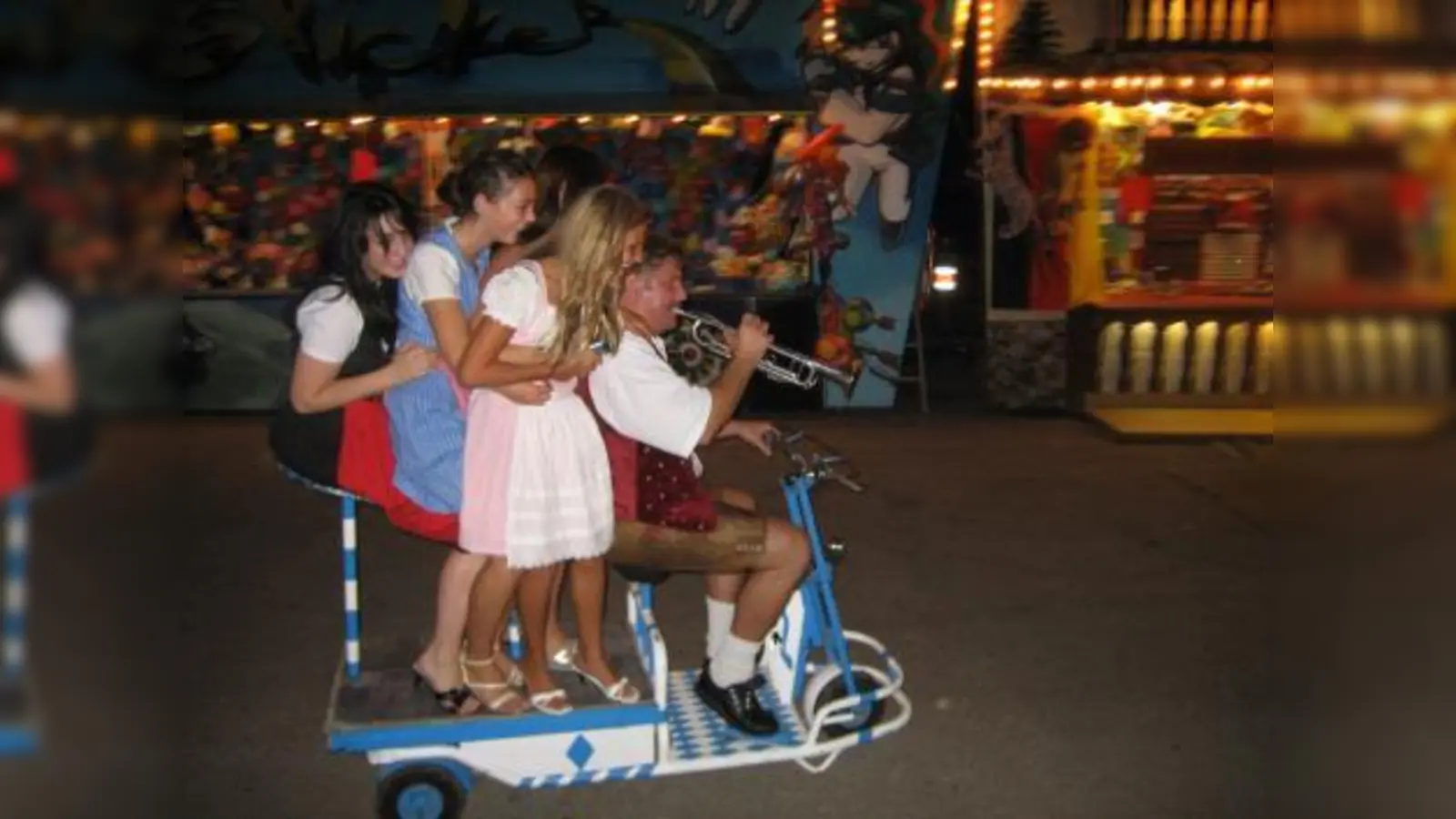 Die Gaudi-Buam vom Oberpfalzexpress sind beste Unterhaltung. Schon 2006 haben sie die Pasinger begeistert. (Foto: privat)