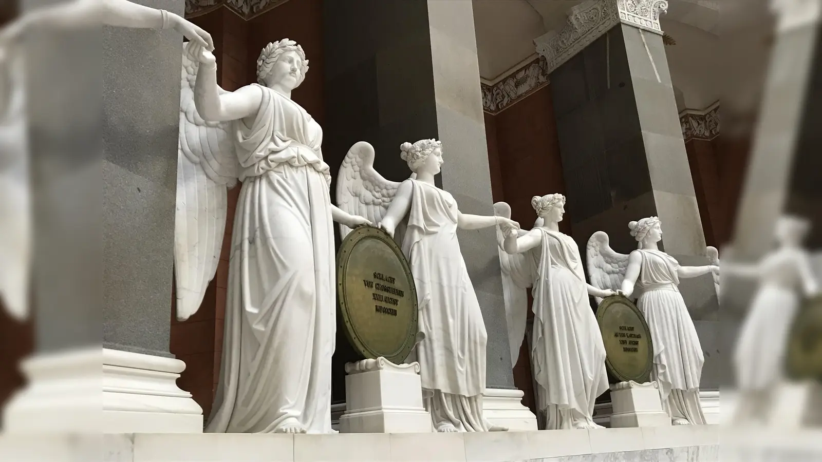 Einer der Ausflüge der AWO Hachinger Tal führt die Teilnehmer nach Kehlheim, wo man unter anderem die Freiheitshalle bewundern kann. (Foto: hw)