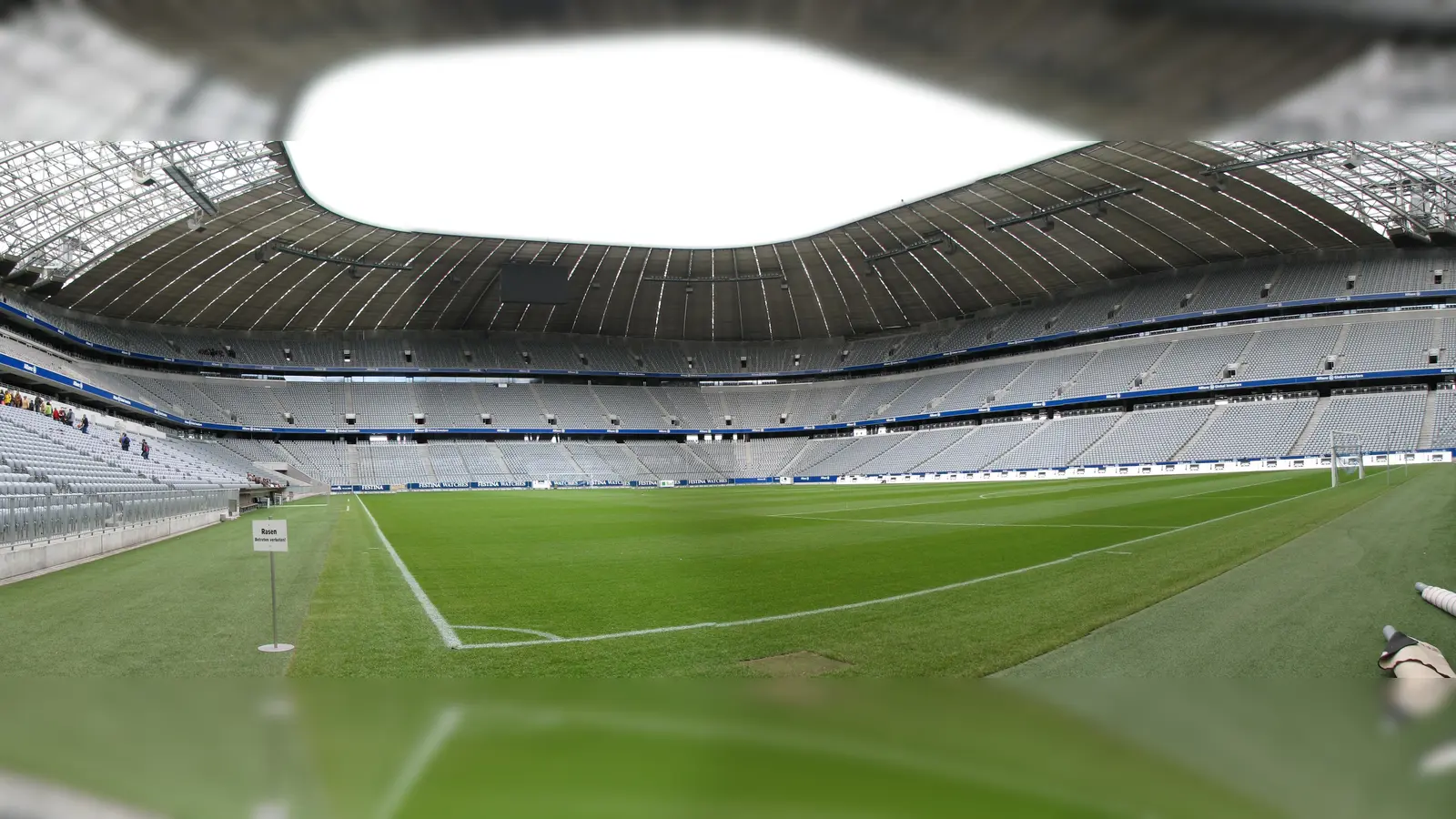 In der Allianz Arena wird die Elf von Bundestrainer Jogi Löw auf Weltmeister Frankreich und Europameister Portugal treffen - ein Jahr später als geplant. (Foto: Chris 73, CC BY-SA 3.0)