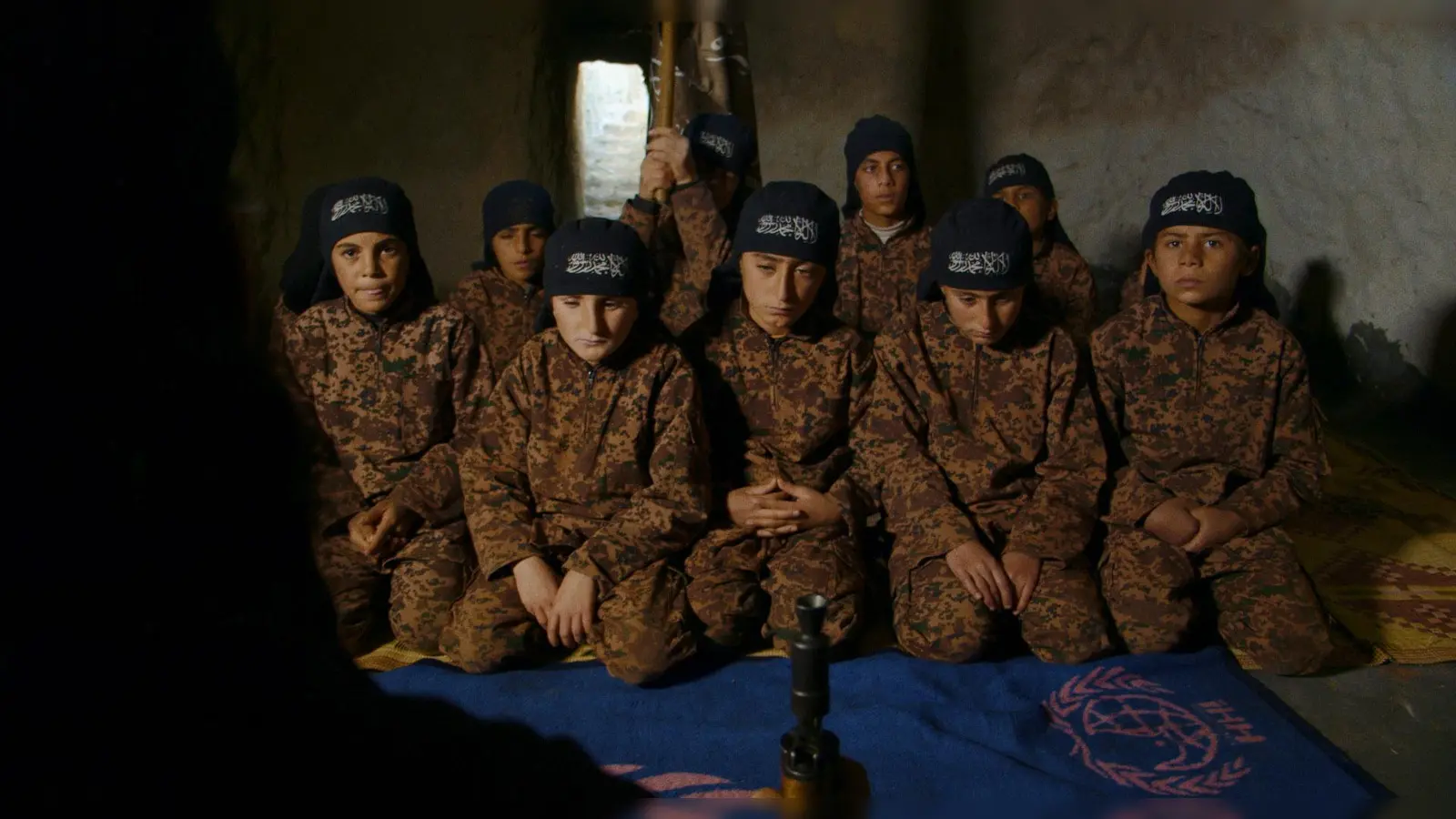 Der Dokumentarfilm vermittelt einen Einblick in die brutale Lebenswelt der Kinder und Jugendlichen. (Foto: Talal Derki)