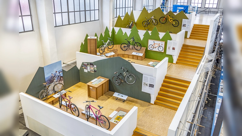 13 ikonische Mountainbikes sind im Verkehrszentrum zu sehen. (Foto: Deutsches Museum/Hubert Czech)