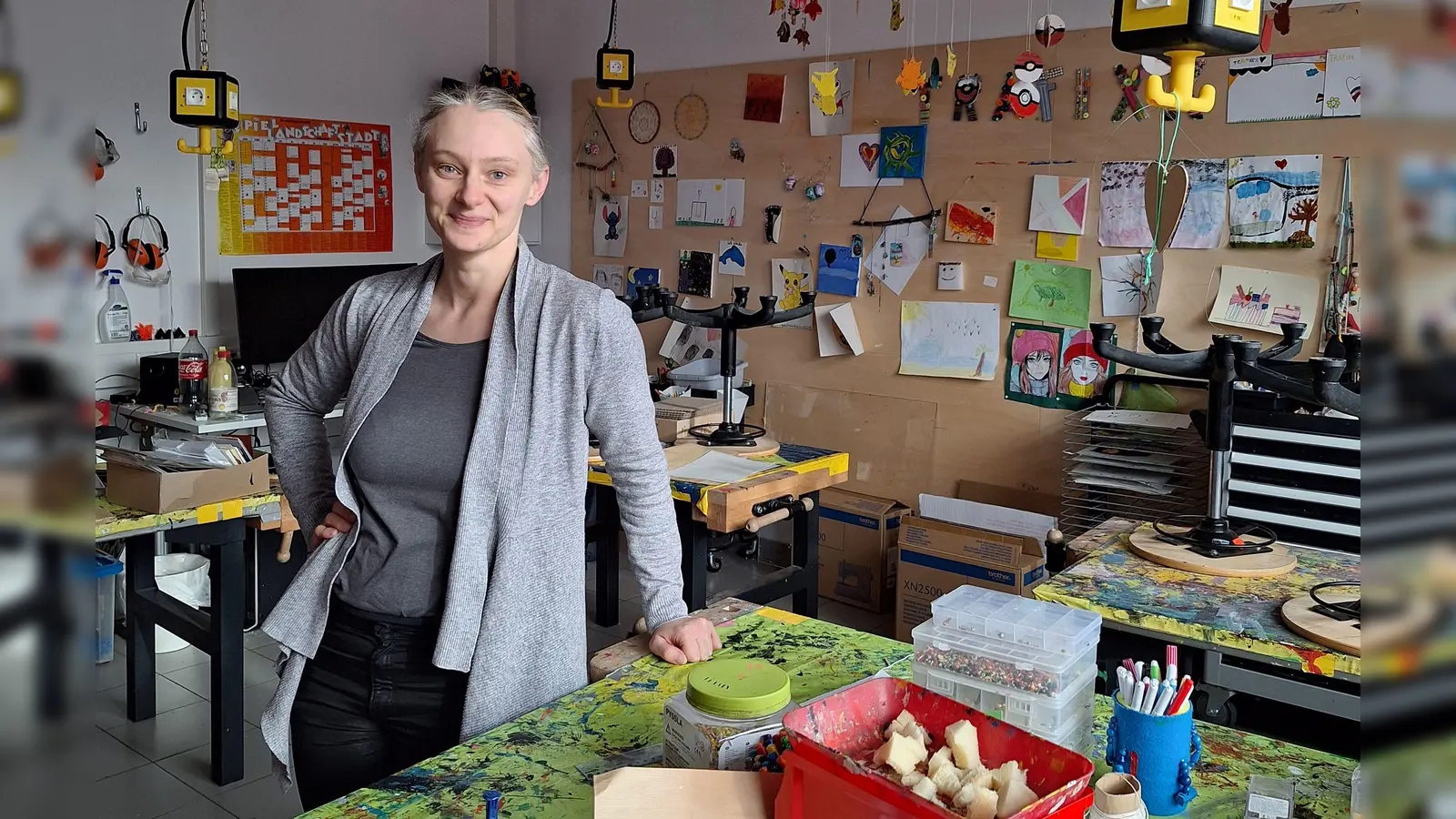 Kulturpädagogin Petra Braun bereichert den Kindertreff im Feierwerk Trafixx. (Foto: Katrin Ried)