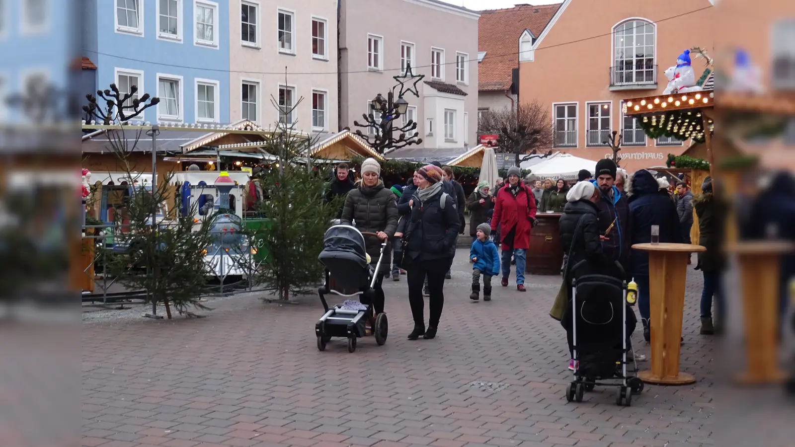 Die Stadt Erding veranstaltet in diesem Jahr erstmals den Christkindlmarkt und die Eiszeit am Schrannen- und Kleinen Platz.  (Foto: kw)