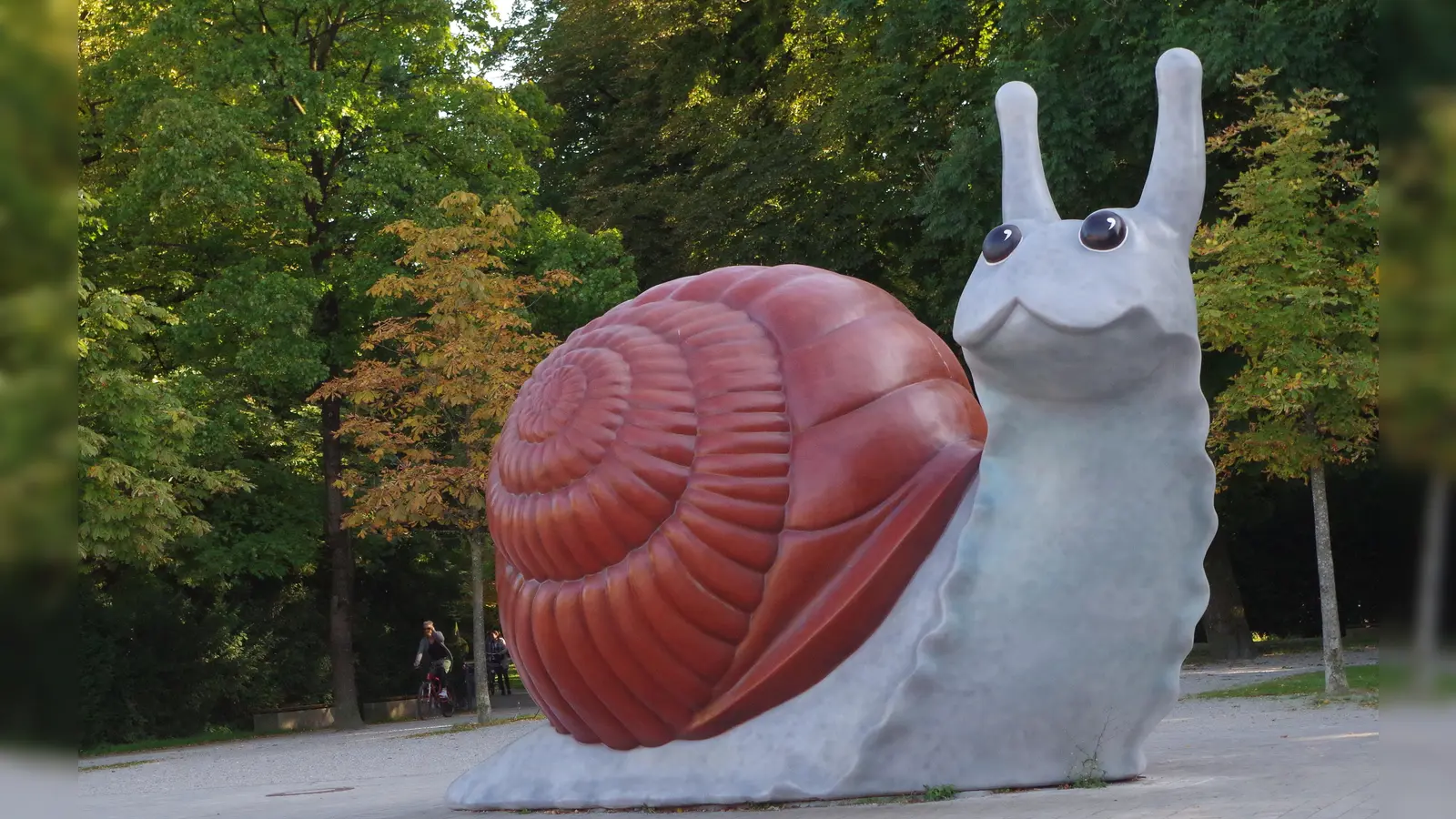 Bei der Kinder-Einwohnerversammlung wurden auch lustige Antrage verabschiedet, darunter: Die Schnecke am Bavariapark soll künftig Schleim spucken können. (Foto: Beatrix Köber)