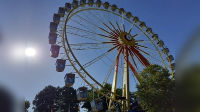 Das Sommerfestival im Olympiapark ist mehr als ein Volksfest: Es gibt ein spezielles Kinderprogramm und Themen-Wochenenden, bei denen für jeden Geschmack etwas dabei sein dürfte. Sogar tierisch wir&#39;s: beim Dackelday am Sonntag, 3. August.  (Foto: mha)