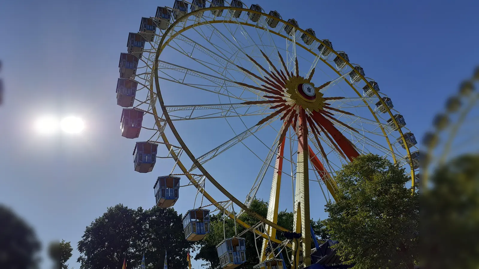 Das Sommerfestival im Olympiapark ist mehr als ein Volksfest: Es gibt ein spezielles Kinderprogramm und Themen-Wochenenden, bei denen für jeden Geschmack etwas dabei sein dürfte. Sogar tierisch wir&#39;s: beim Dackelday am Sonntag, 3. August.  (Foto: mha)