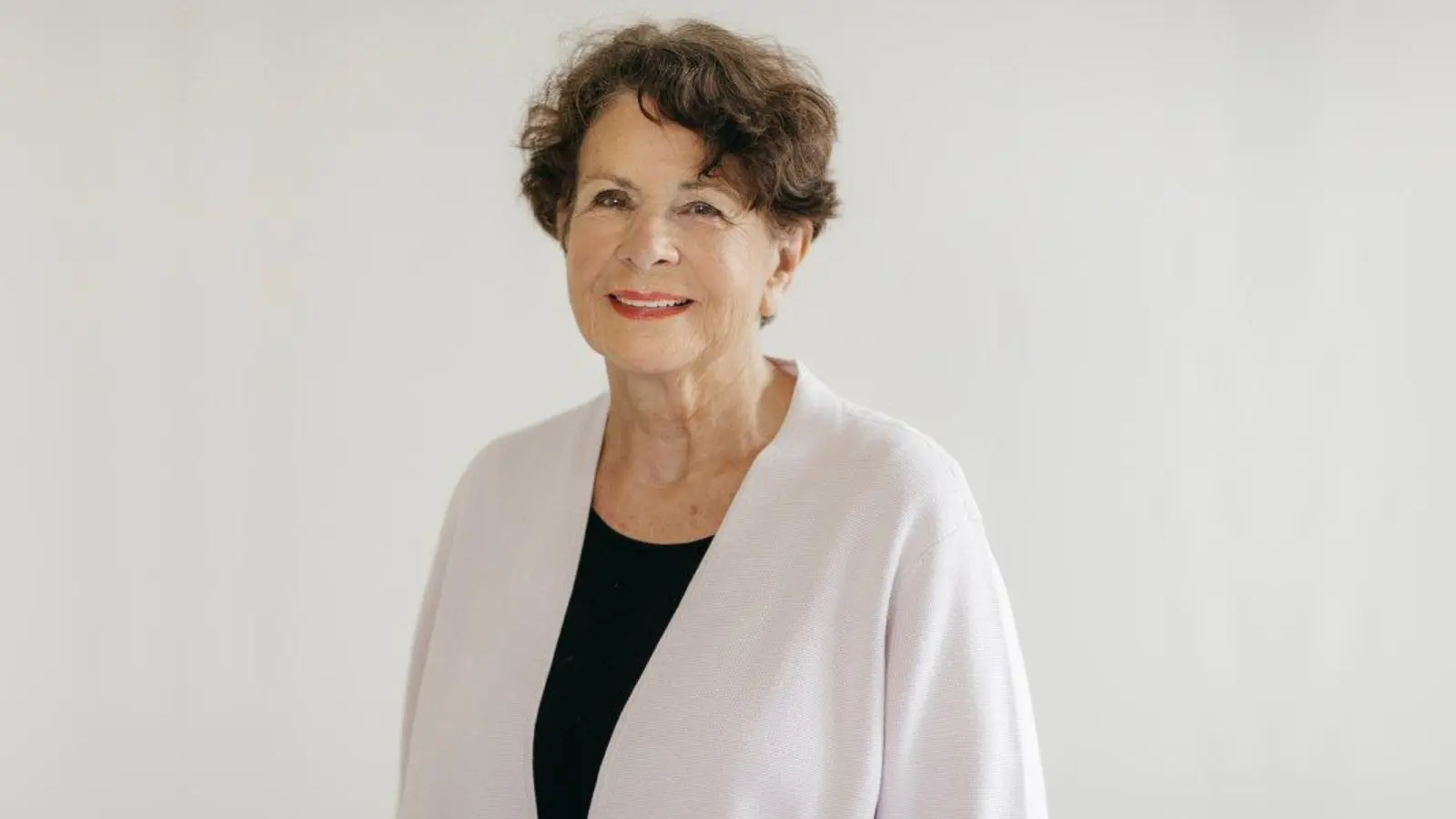 Helma Sick ist Buchautorin und lebt seit 2018 im Augustinum Neufriedenheim. (Foto: Quirin Leppert)